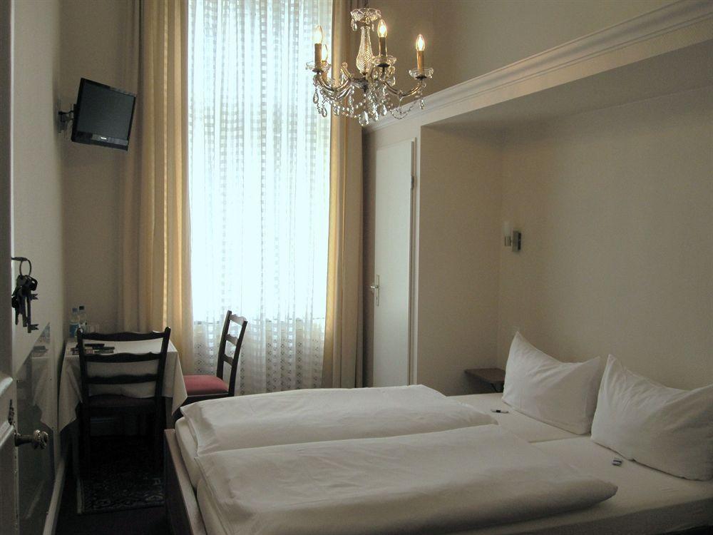 Hotel Pension Fasanenhaus Berlin Bagian luar foto