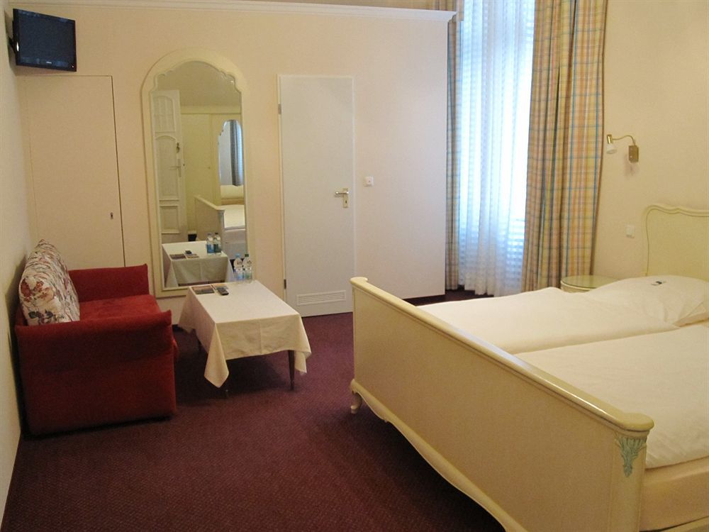 Hotel Pension Fasanenhaus Berlin Bagian luar foto