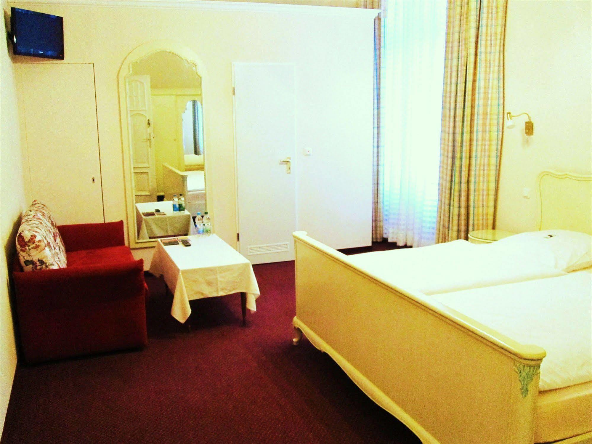 Hotel Pension Fasanenhaus Berlin Bagian luar foto