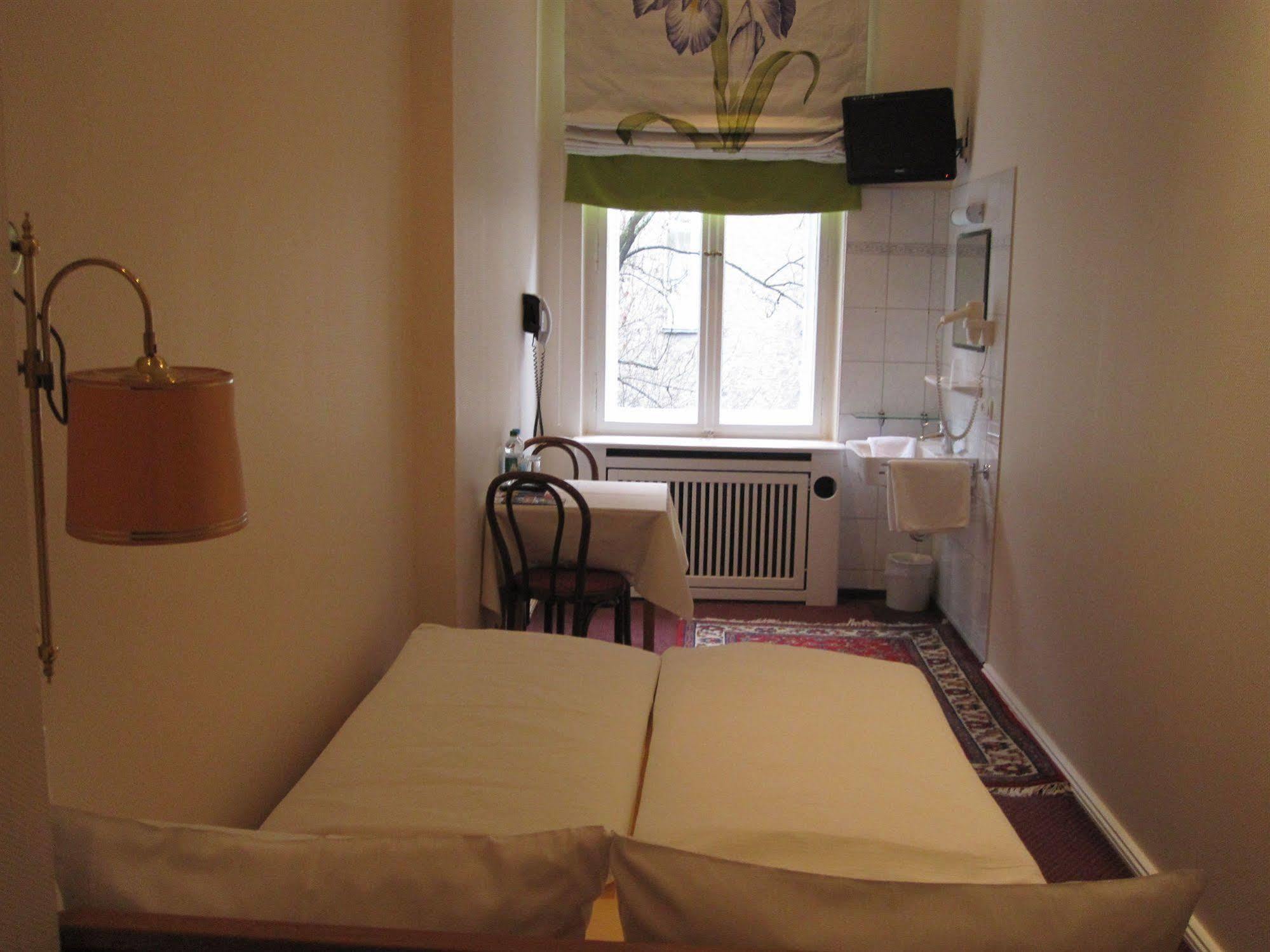 Hotel Pension Fasanenhaus Berlin Bagian luar foto