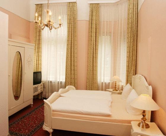 Hotel Pension Fasanenhaus Berlin Bagian luar foto